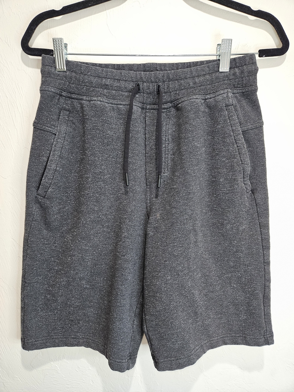 Lululemon Shorts Men's Small Charcoal Gray Knit Drawstring 10 Inch Inseam